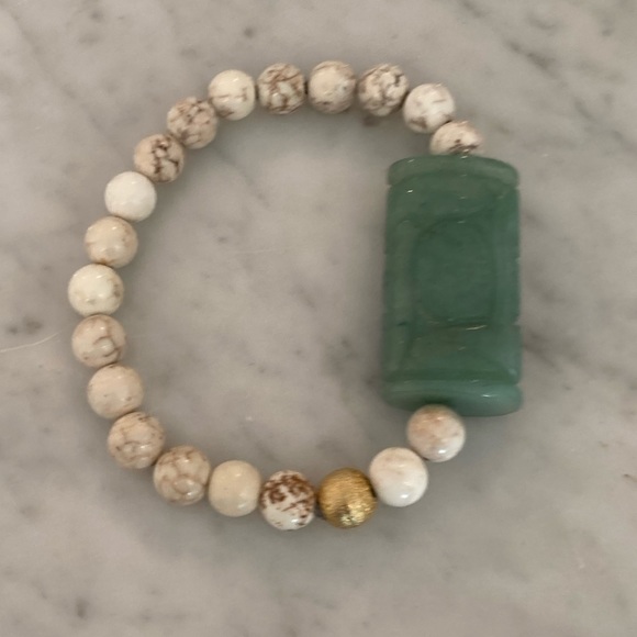 Carved Jade and Howlite Beaded Bracelet - Picture 7 of 13